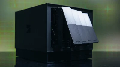 The Zettlab D4 AI NAS with drive bays open