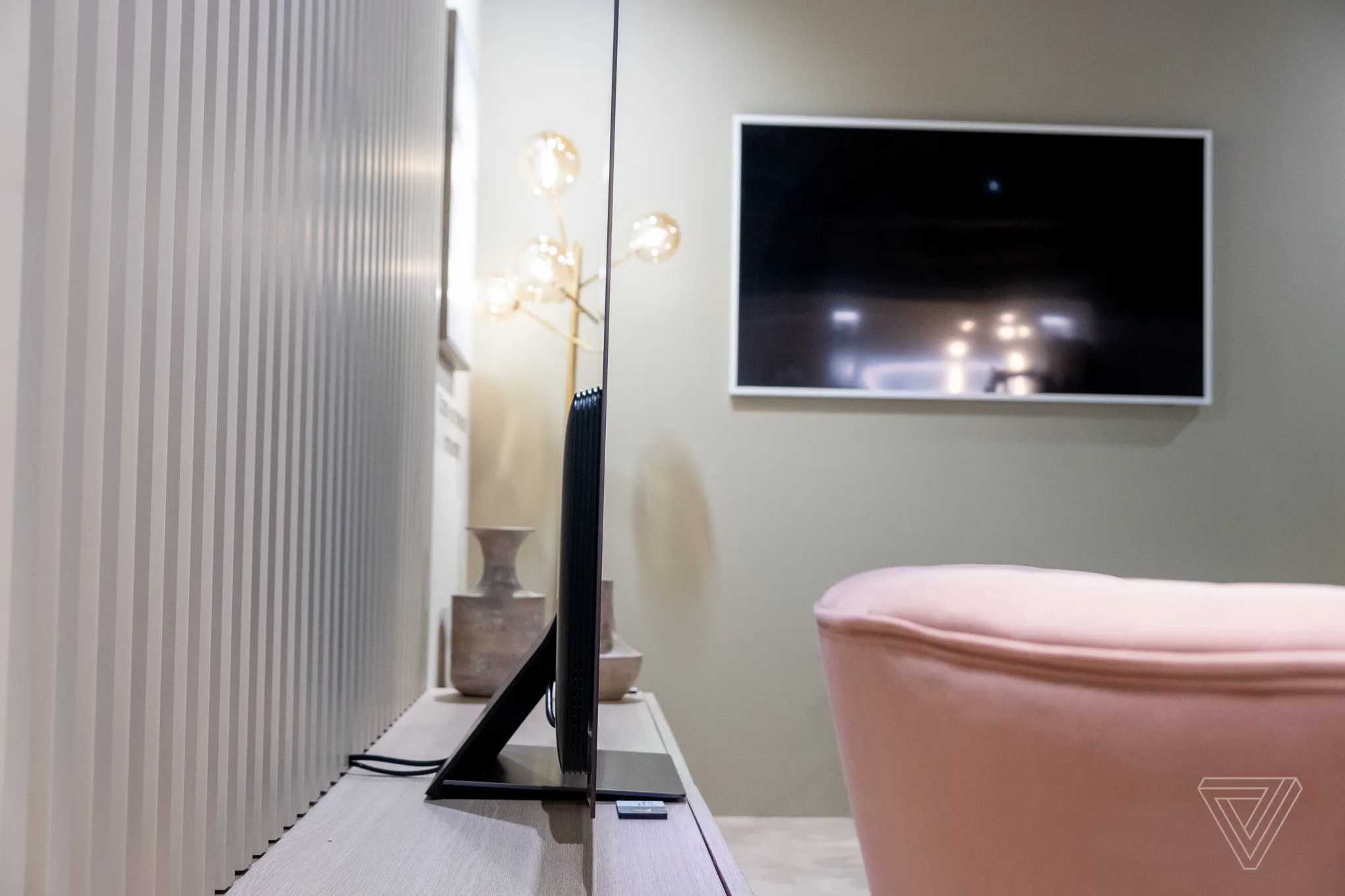 Like other OLED TVs, Samsung’s S95B has a very thin design.