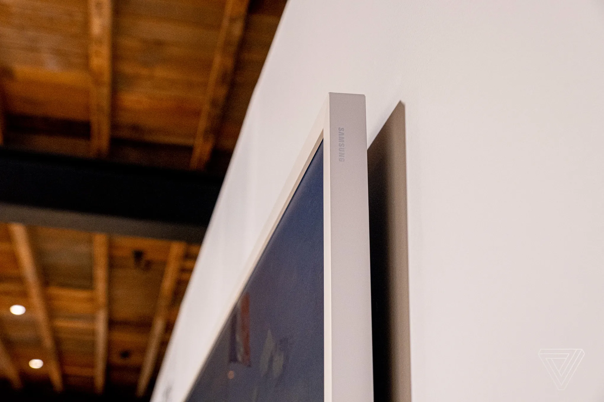 The matte screen’s benefits are even more obvious when viewed off angle.