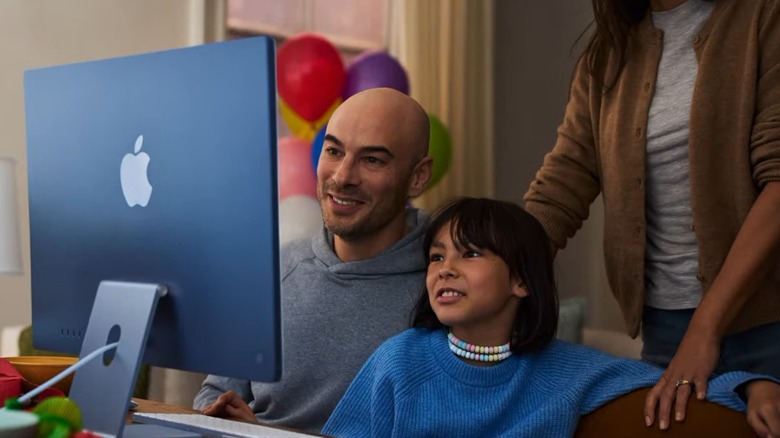 People using an iMac