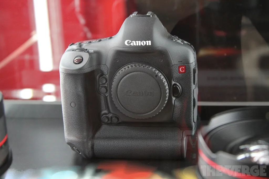 Canon 4K DSLR prototype pictures