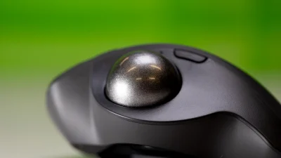 The trackball of the Logitech MX Ergo S