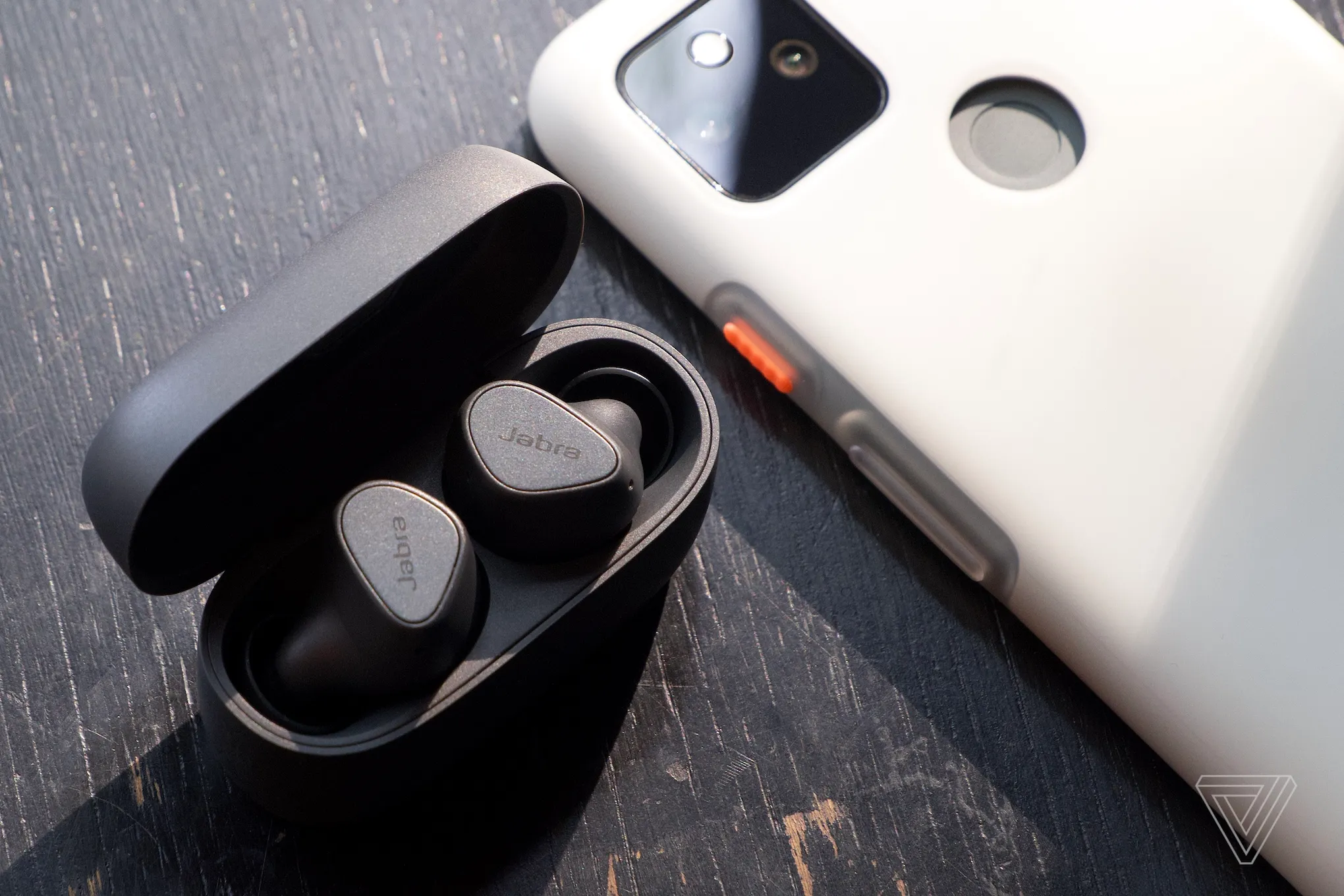 The case feels rather cheap and scuffs easily.
