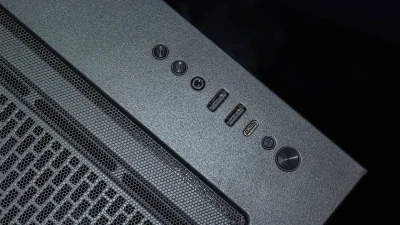 The top panel I/O on the CyberPowerPC Gamer Xtreme